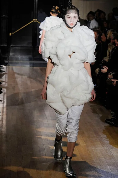 Look 25